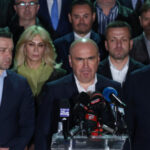 Criza politică se adâncește după retragerea sprijinului PSD pentru premierul Ilie Bolojan. PNL se reunește de urgență pentru a decide viitorul guvernării