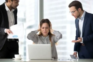 Noua lege a salarizării pregătită de Guvern promite salarii minime mai mari pentru bugetari. Ce schimbări anunță Florin Manole